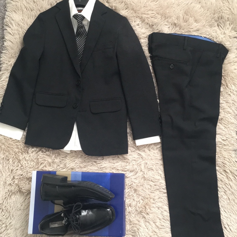 Kids suit size 8 in black